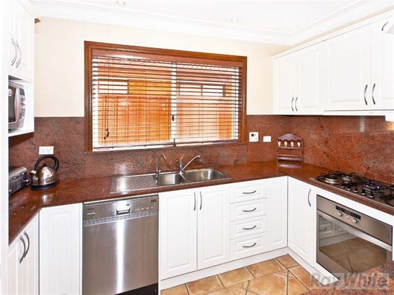 2 Coen Close, Bossley Park NSW 2176