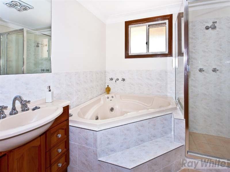 2 Coen Close, Bossley Park NSW 2176