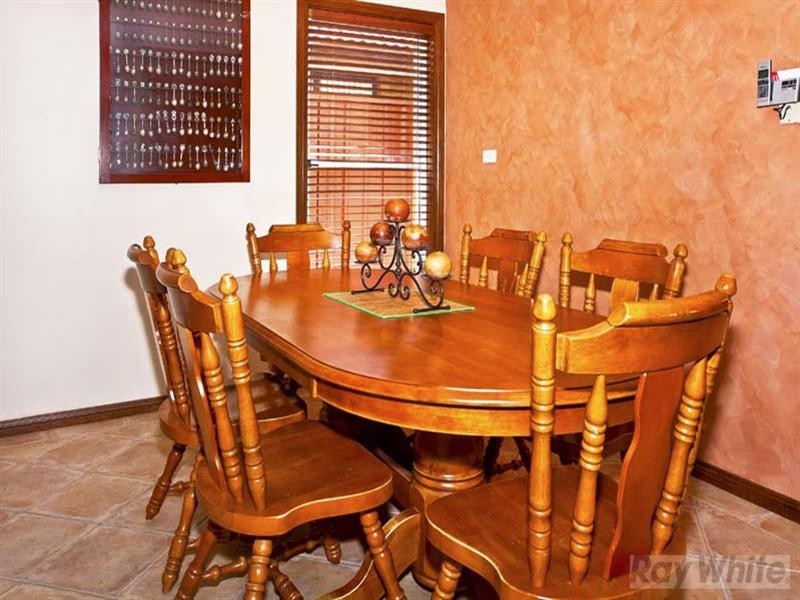 2 Coen Close, Bossley Park NSW 2176