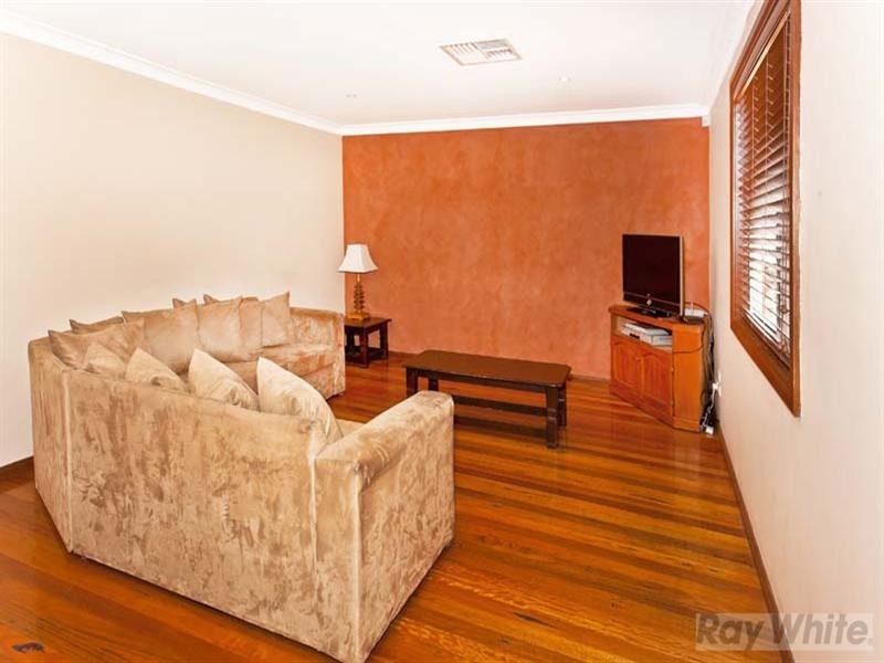 2 Coen Close, Bossley Park NSW 2176