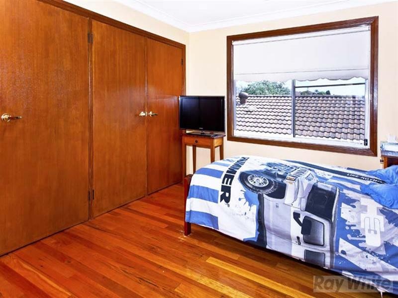 2 Coen Close, Bossley Park NSW 2176