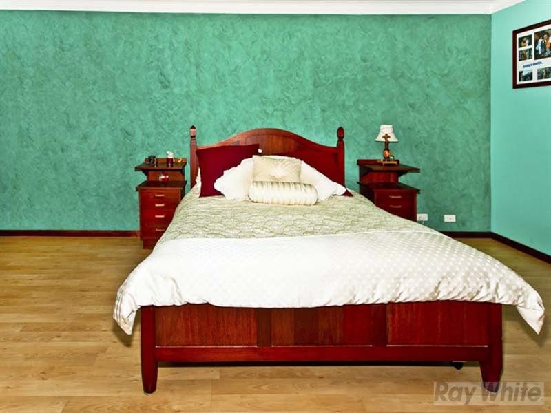 2 Coen Close, Bossley Park NSW 2176