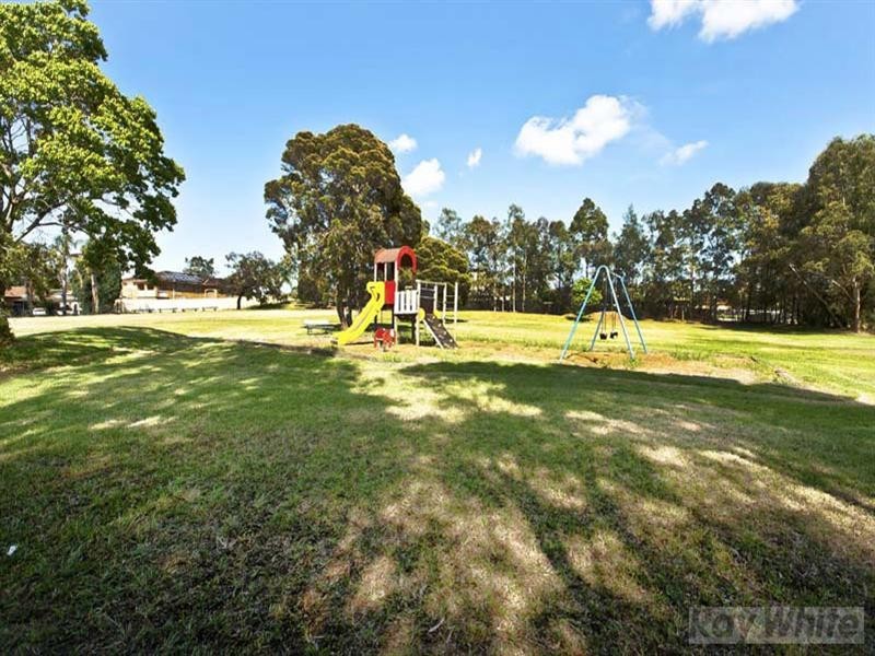 2 Coen Close, Bossley Park NSW 2176