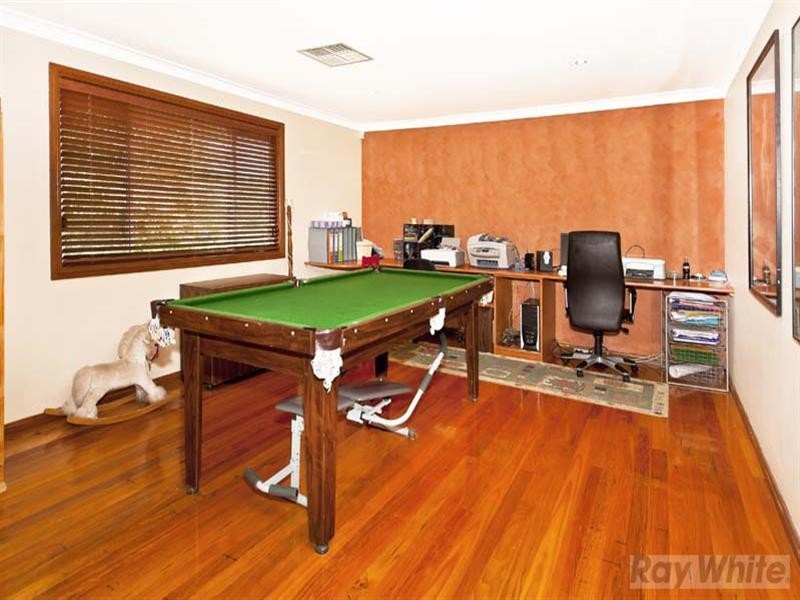 2 Coen Close, Bossley Park NSW 2176