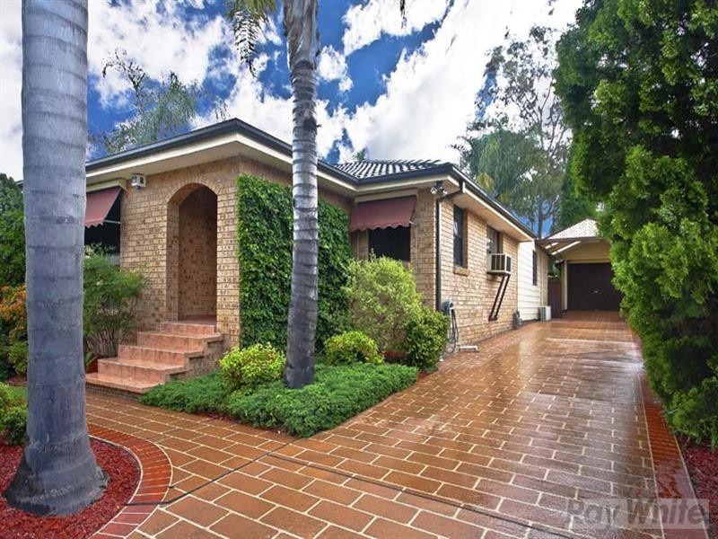 4 Bossley Road, Bossley Park NSW 2176