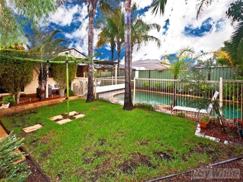 4 Bossley Road, Bossley Park NSW 2176