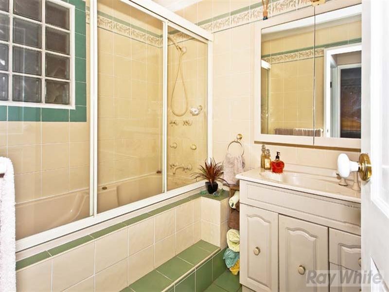 4 Bossley Road, Bossley Park NSW 2176