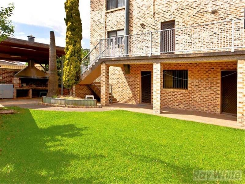 3 Yarra Place, St Johns Park NSW 2176