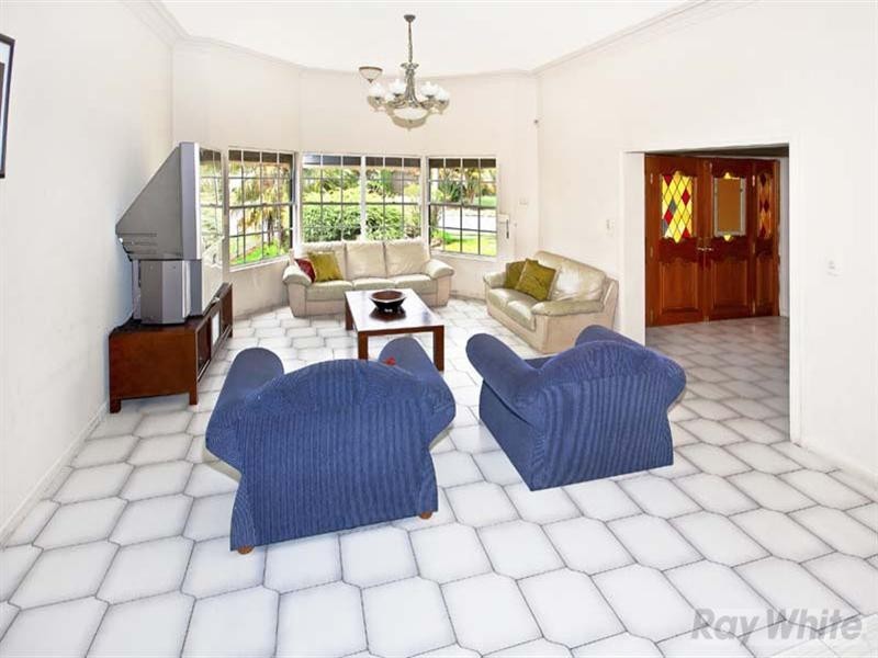 3 Yarra Place, St Johns Park NSW 2176