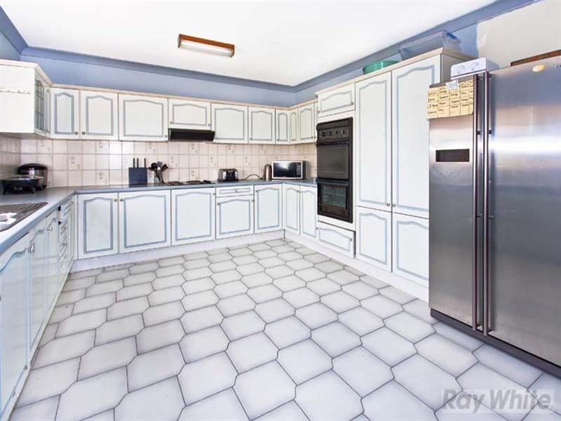 3 Yarra Place, St Johns Park NSW 2176