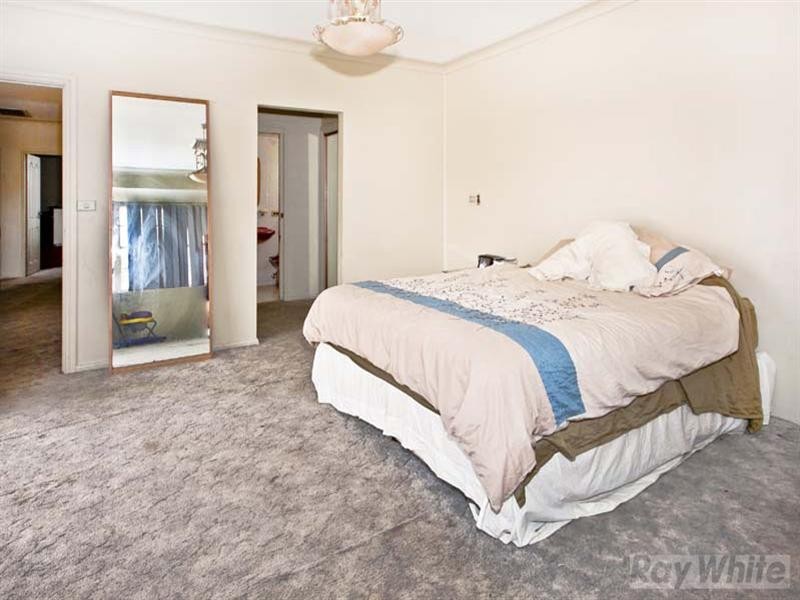 3 Yarra Place, St Johns Park NSW 2176
