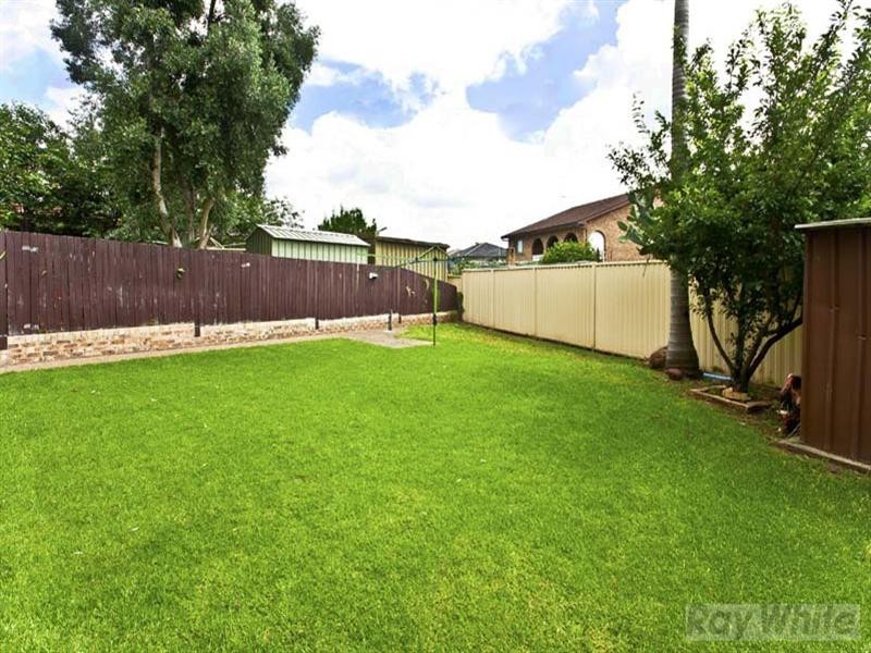 3 Yarra Place, St Johns Park NSW 2176