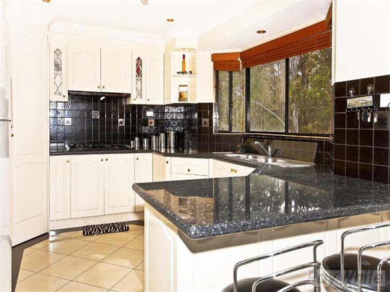 12 Thorpe Place, Abbotsbury NSW 2176