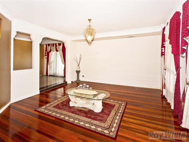 12 Thorpe Place, Abbotsbury NSW 2176