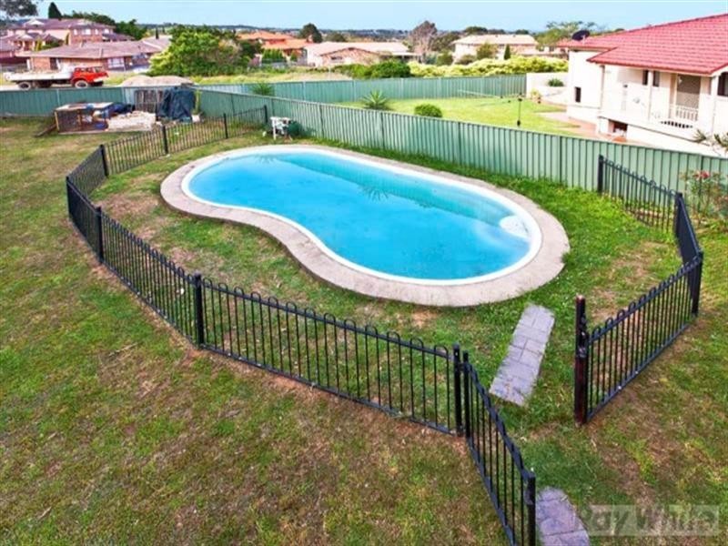 12 Thorpe Place, Abbotsbury NSW 2176