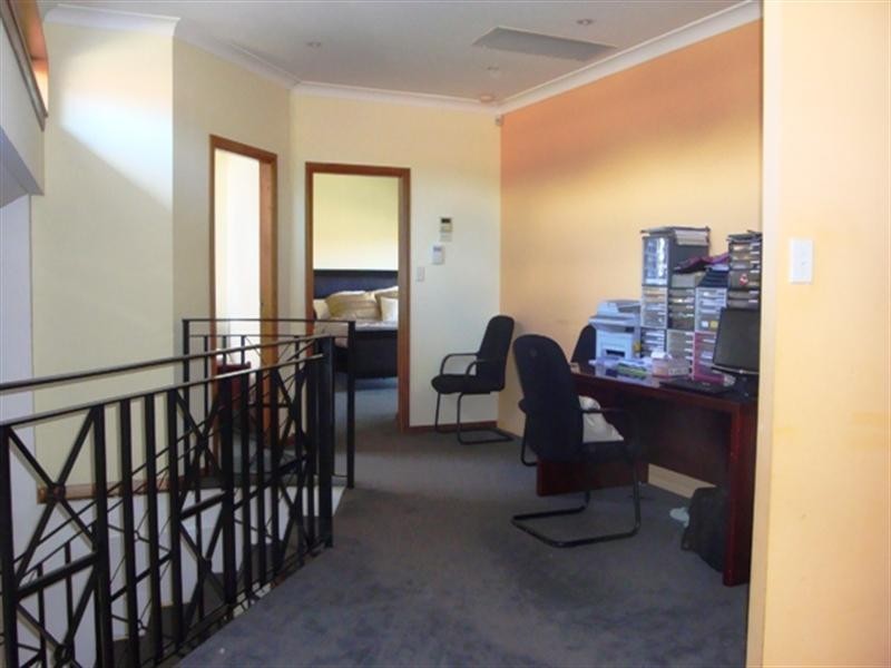 4 Rabaul Close, Bossley Park NSW 2176