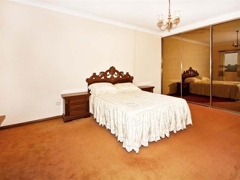 25 Cootha Close, Bossley Park NSW 2176