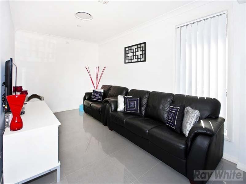 16 Bangalow Place, Hoxton Park NSW 2171