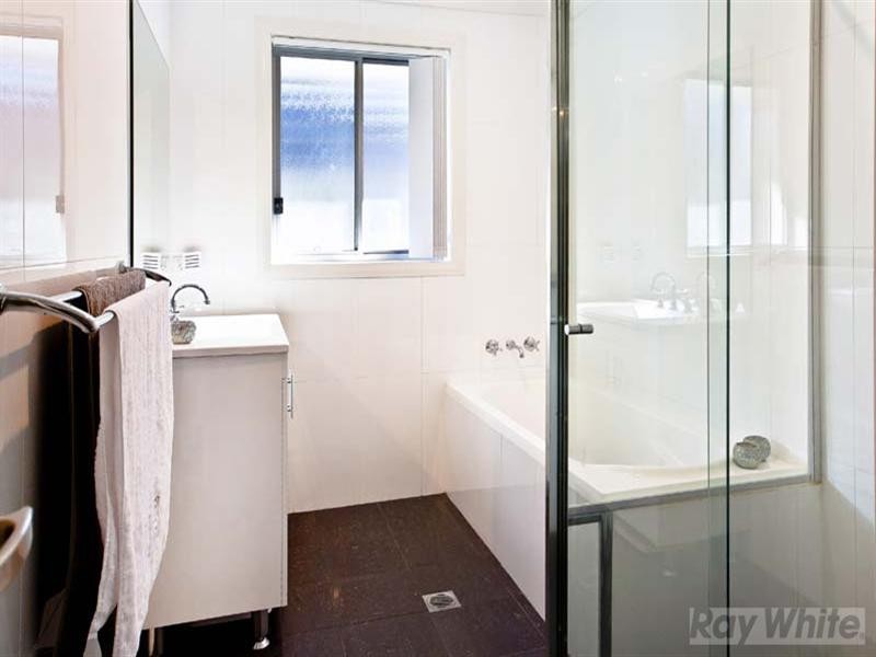 16 Bangalow Place, Hoxton Park NSW 2171