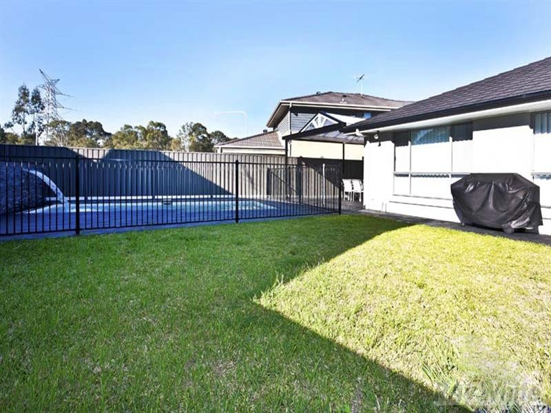 16 Bangalow Place, Hoxton Park NSW 2171