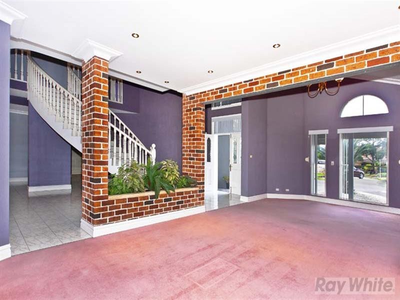 4 Brewon Close, Bossley Park NSW 2176