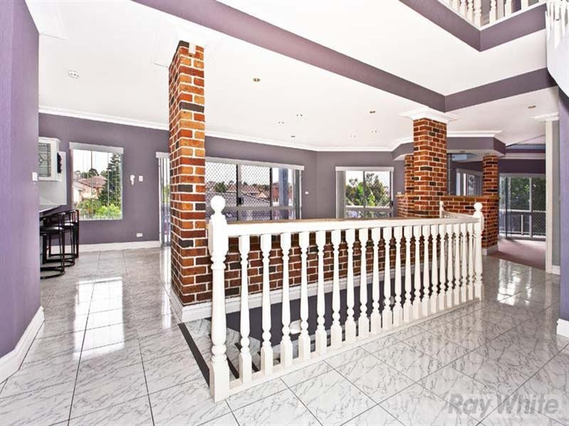 4 Brewon Close, Bossley Park NSW 2176