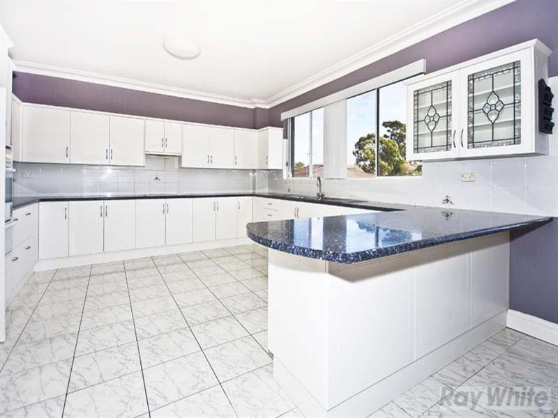 4 Brewon Close, Bossley Park NSW 2176