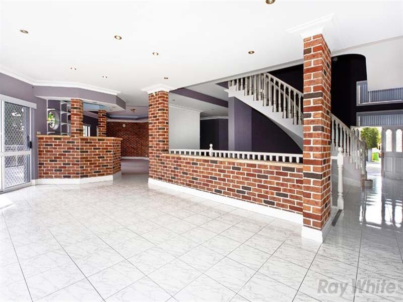 4 Brewon Close, Bossley Park NSW 2176