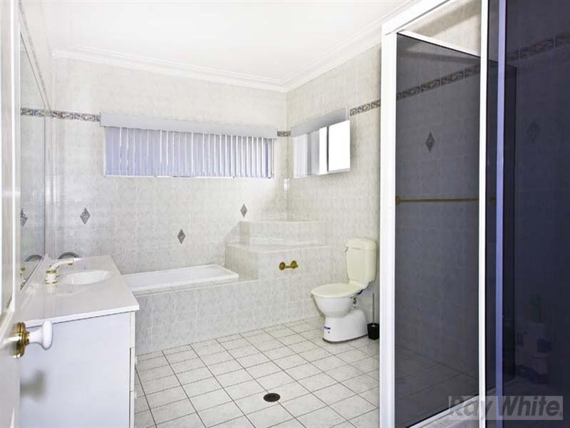 4 Brewon Close, Bossley Park NSW 2176