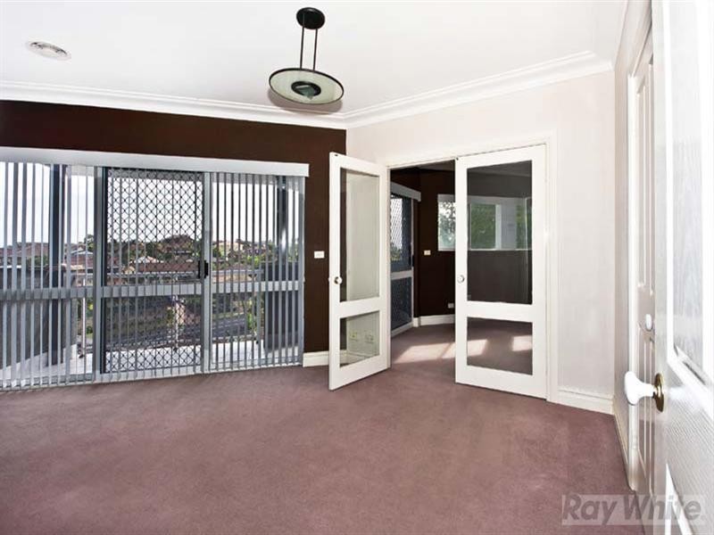 4 Brewon Close, Bossley Park NSW 2176