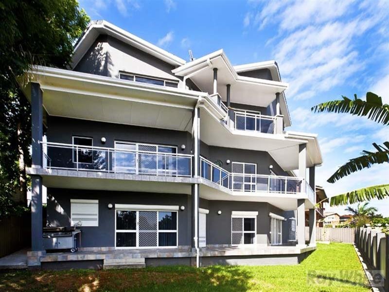 4 Brewon Close, Bossley Park NSW 2176