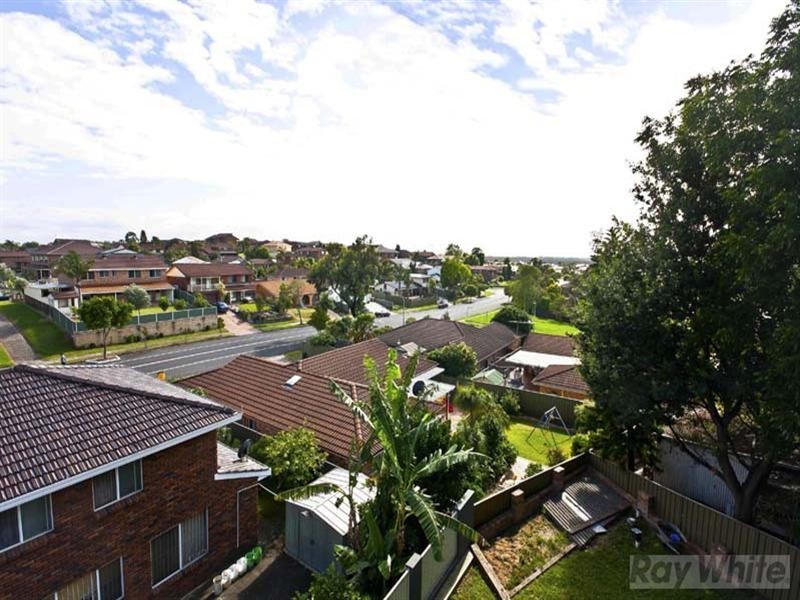 4 Brewon Close, Bossley Park NSW 2176