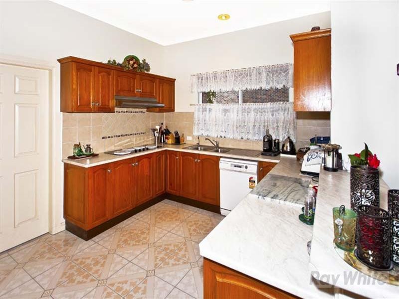 2 Forbes Close, Abbotsbury NSW 2176