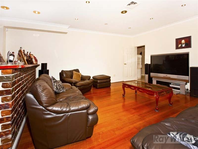 2 Forbes Close, Abbotsbury NSW 2176