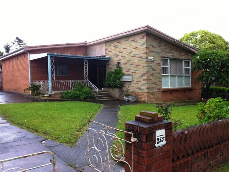 255 Brenan Street, Smithfield NSW 2164