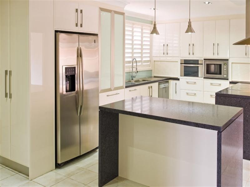 2 Borneo Court, Bossley Park NSW 2176