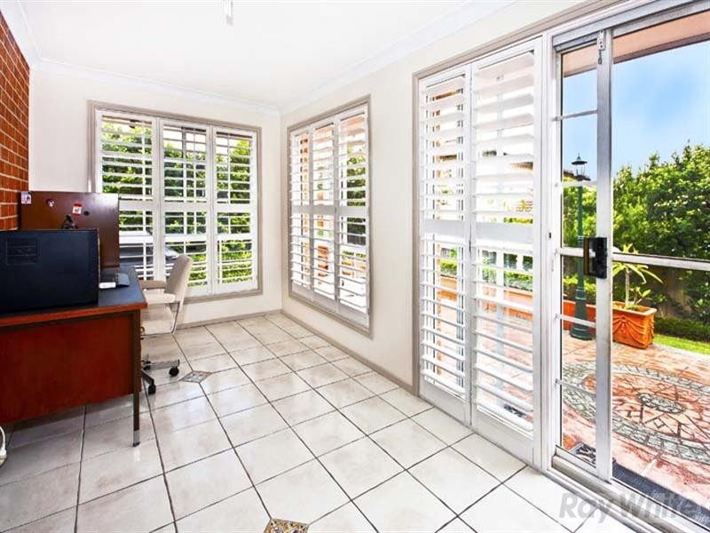 2 Borneo Court, Bossley Park NSW 2176