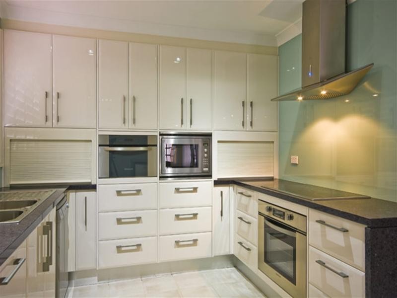 2 Borneo Court, Bossley Park NSW 2176