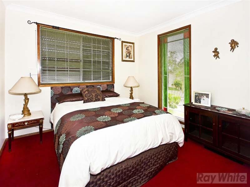 2 Borneo Court, Bossley Park NSW 2176