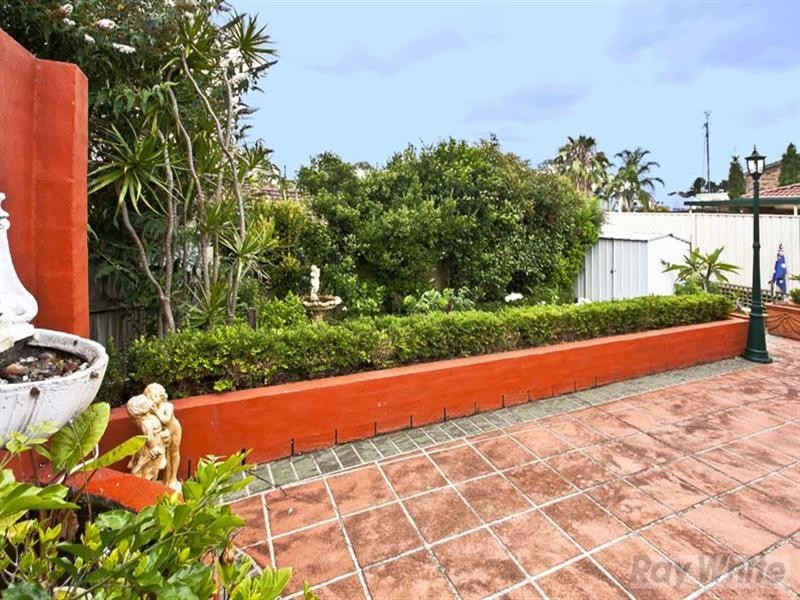 2 Borneo Court, Bossley Park NSW 2176