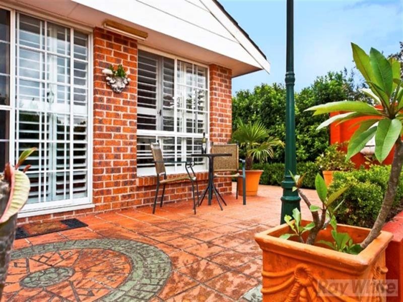 2 Borneo Court, Bossley Park NSW 2176