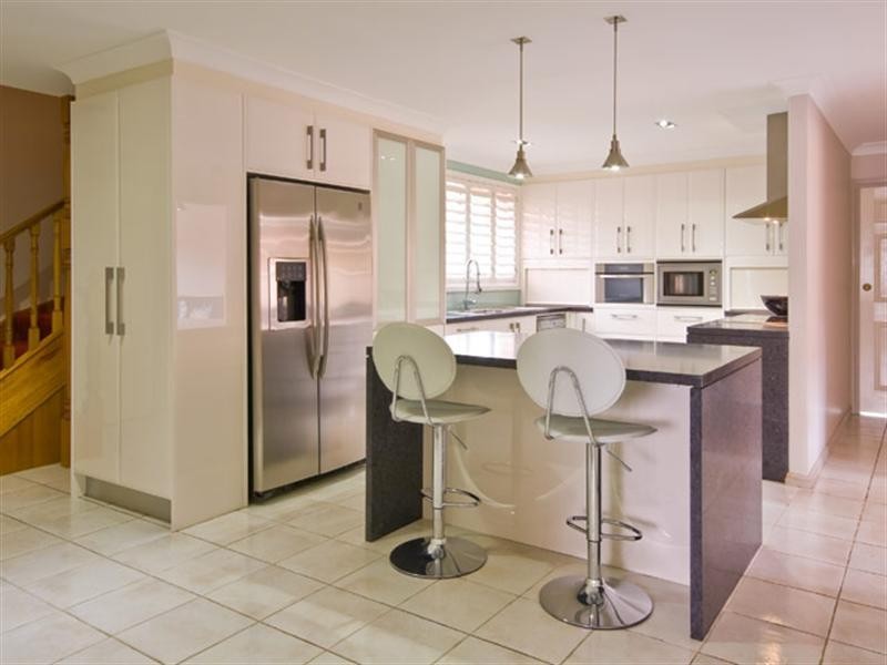 2 Borneo Court, Bossley Park NSW 2176