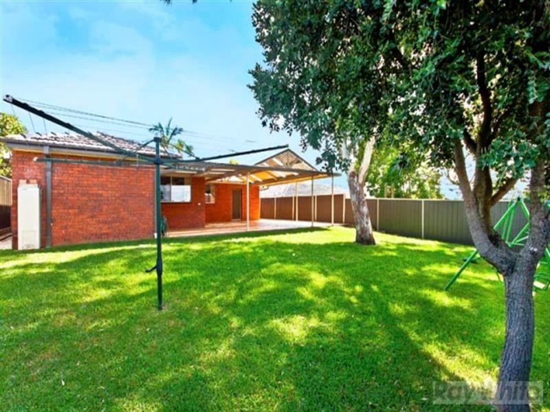 6 Citrine Close, Bossley Park NSW 2176