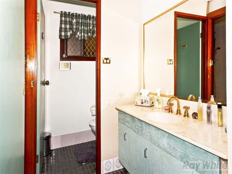 11 Serpentine Street, Bossley Park NSW 2176