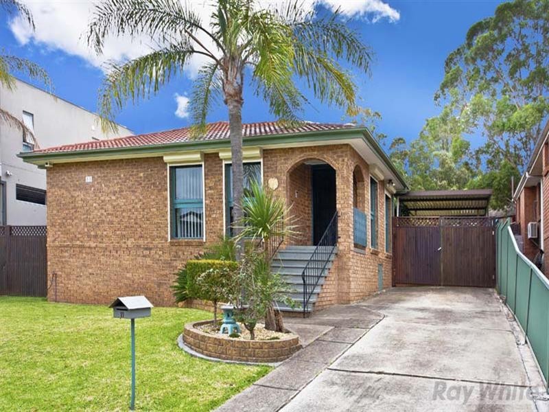 11 Serpentine Street, Bossley Park NSW 2176