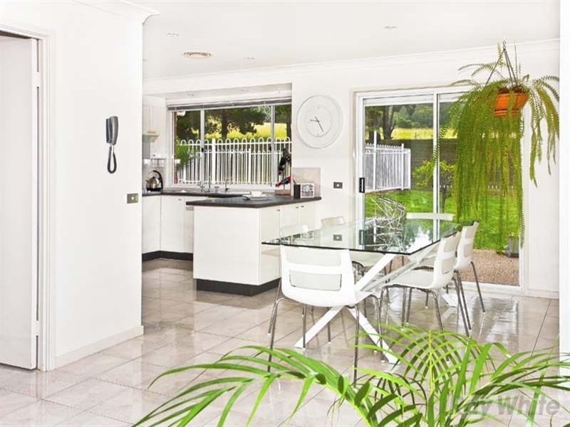 9 Usher Close, Abbotsbury NSW 2176