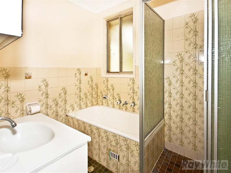 14 Westwood Street, Prairiewood NSW 2176