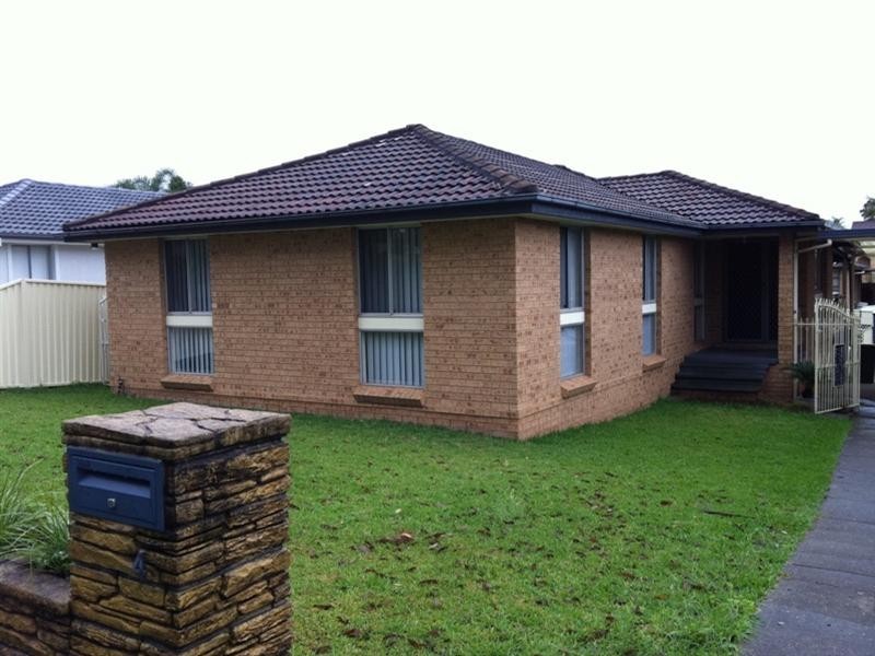 4 Burramy Close, Bossley Park NSW 2176