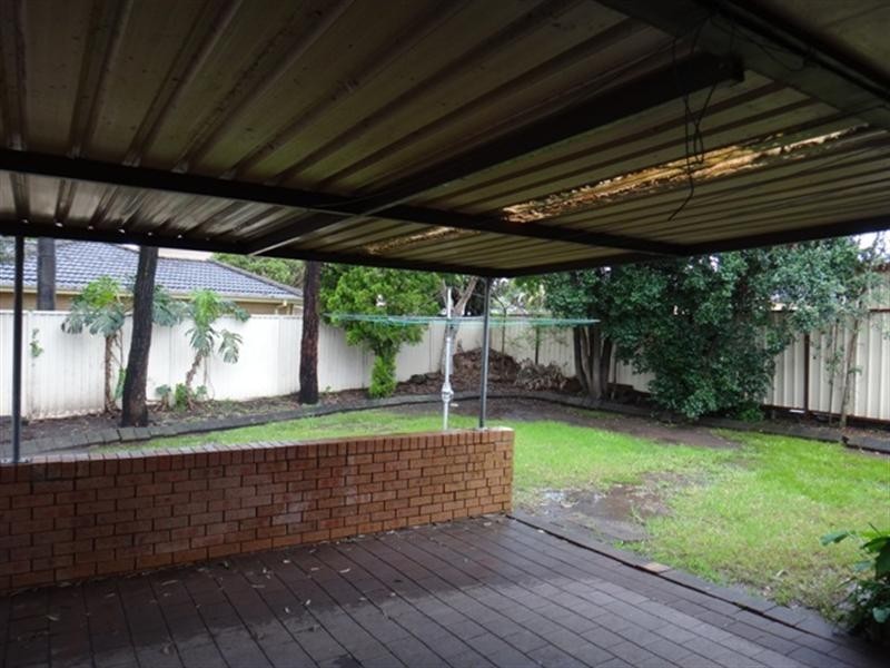 4 Bayswater Street, St Johns Park NSW 2176