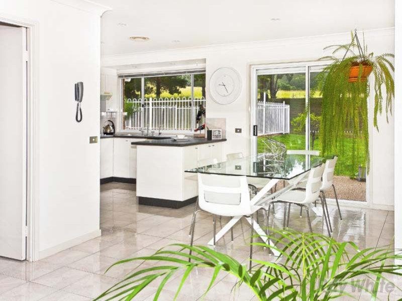 9 Usher Close, Abbotsbury NSW 2176